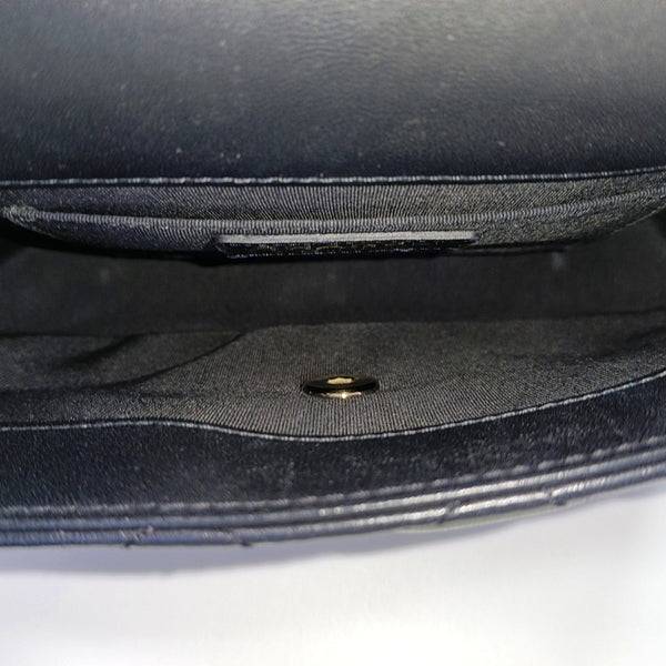 Authenticated pre-owned  CLASSIC FLAP Quilted Lambskin Black - Shoulder Bag at Looply