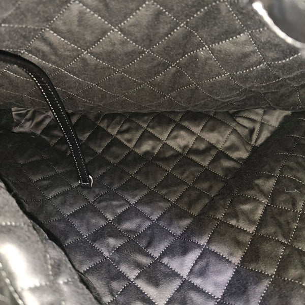 CHANEL 22 Small Quilted Calfskin Black
