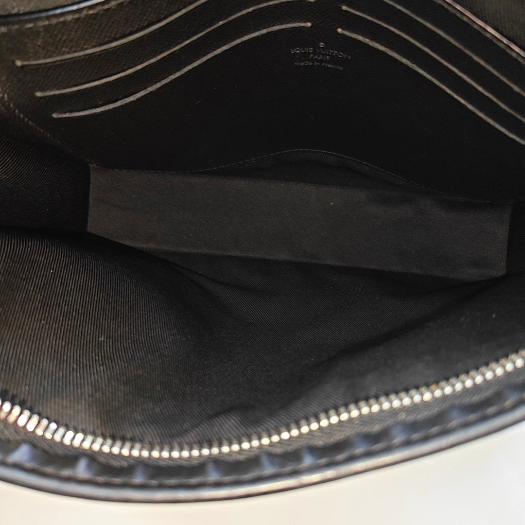 Pochette Voyag MM Damier Graphite Coated Canvas Gray