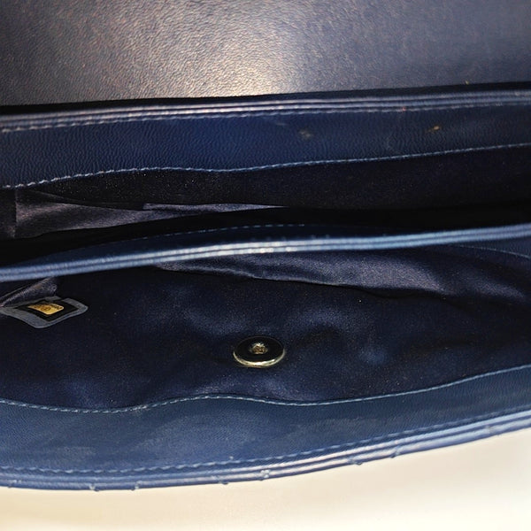 Authenticated pre-owned  CLASSIC FLAP Quilted Lambskin Blue - Shoulder Bag at Looply