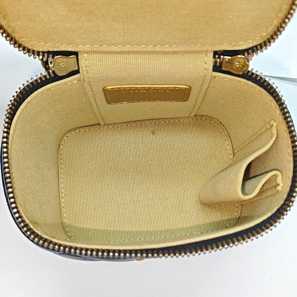 VANITY CASE Mini Quilted Lambskin Black