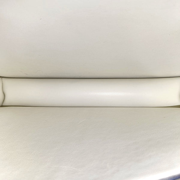 Authenticated pre-owned  CLASSIC BOX Medium Calfskin White - Shoulder Bag at Looply