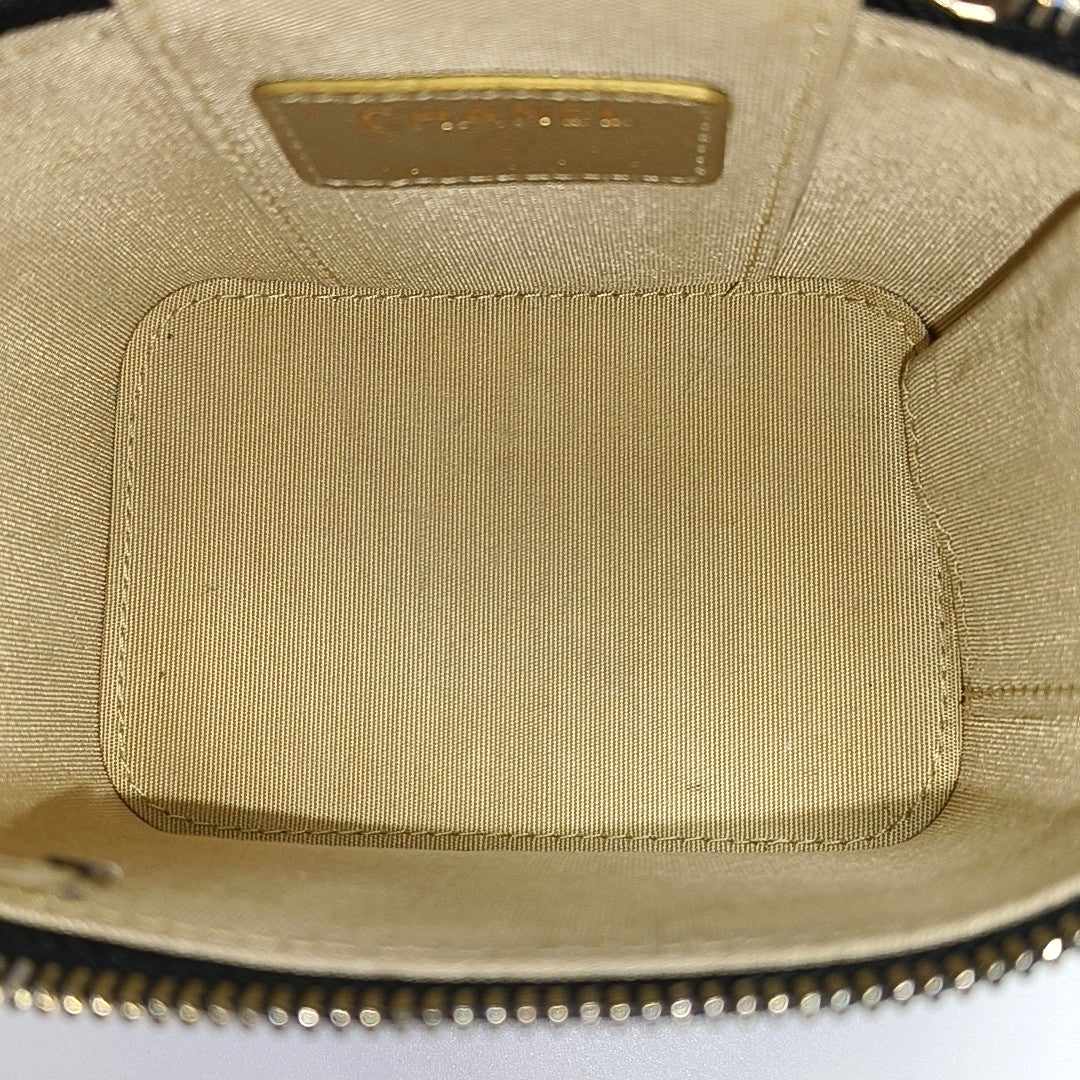 VANITY CASE Mini Quilted Lambskin Black