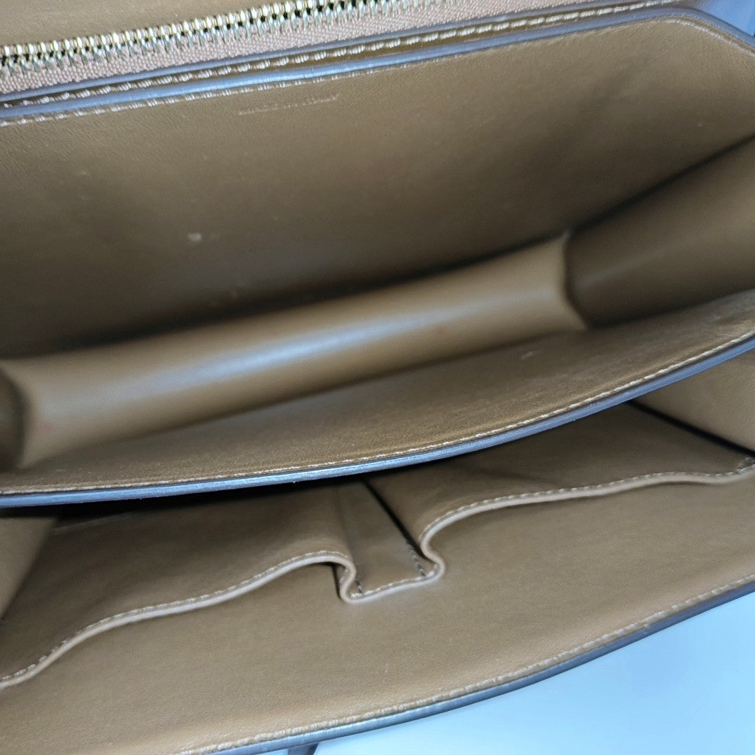 CLASSIC BOX Medium Calfskin Brown