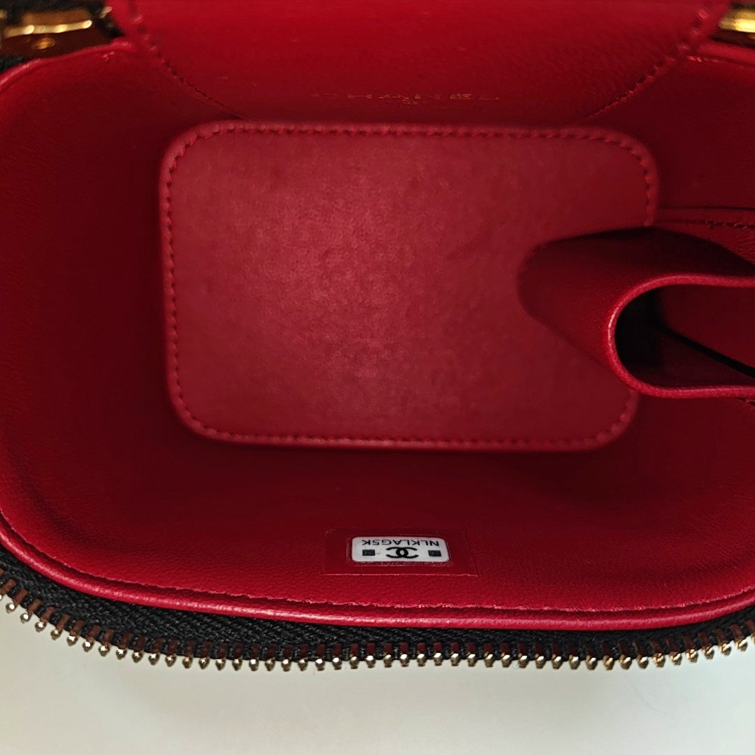 VANITY CASE Mini Quilted Lambskin Black
