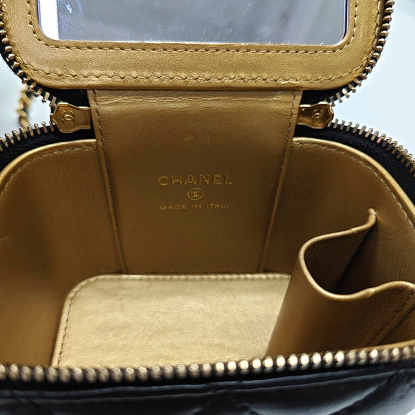 Authenticated pre-owned  VANITY CASE Small Quilted Lambskin Black - Shoulder Bag at Looply
