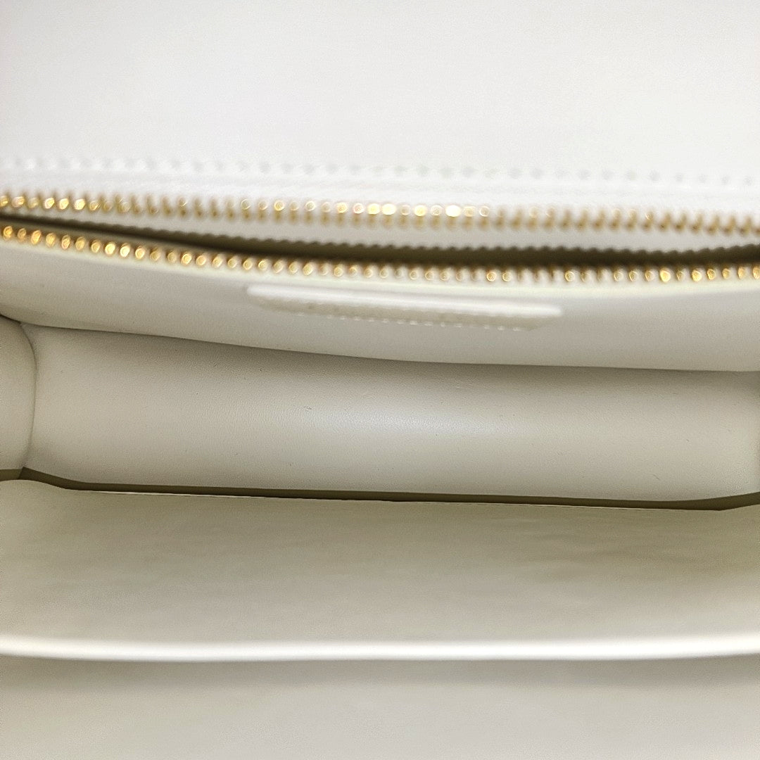30 Montaigne Calfskin White