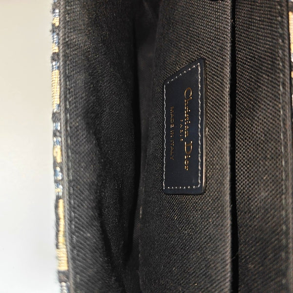 Authenticated pre-owned  30 Montaigne Oblique Canvas Blue - Shoulder Bag at Looply