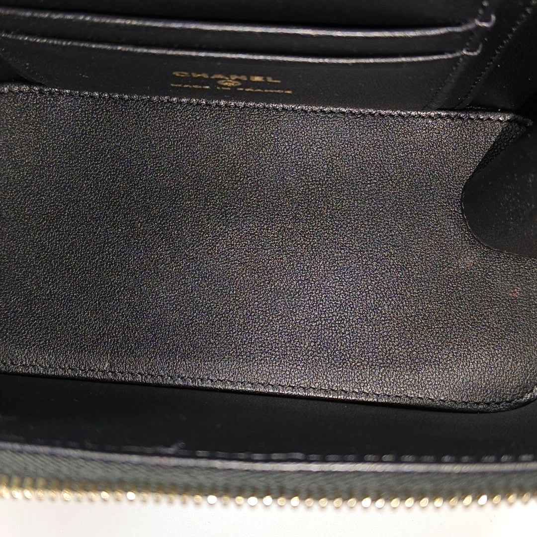 VANITY CASE Small Quilted Lambskin Black