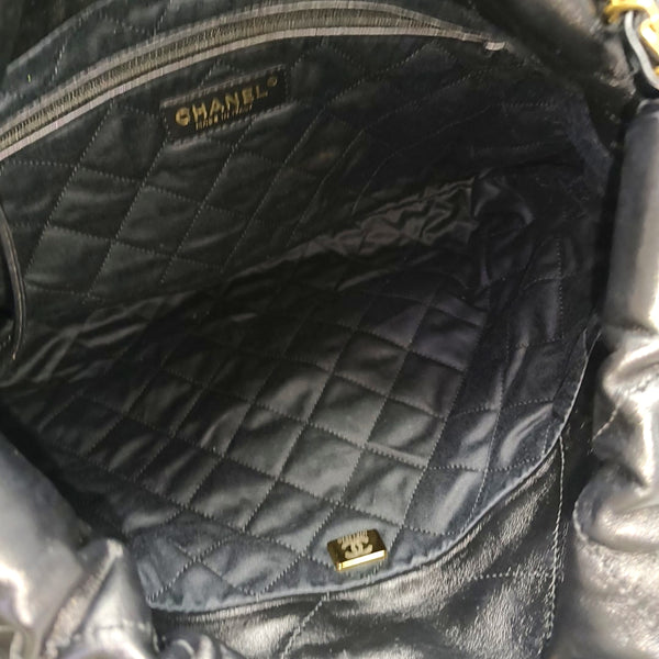 CHANEL 22 Small Quilted Calfskin Black