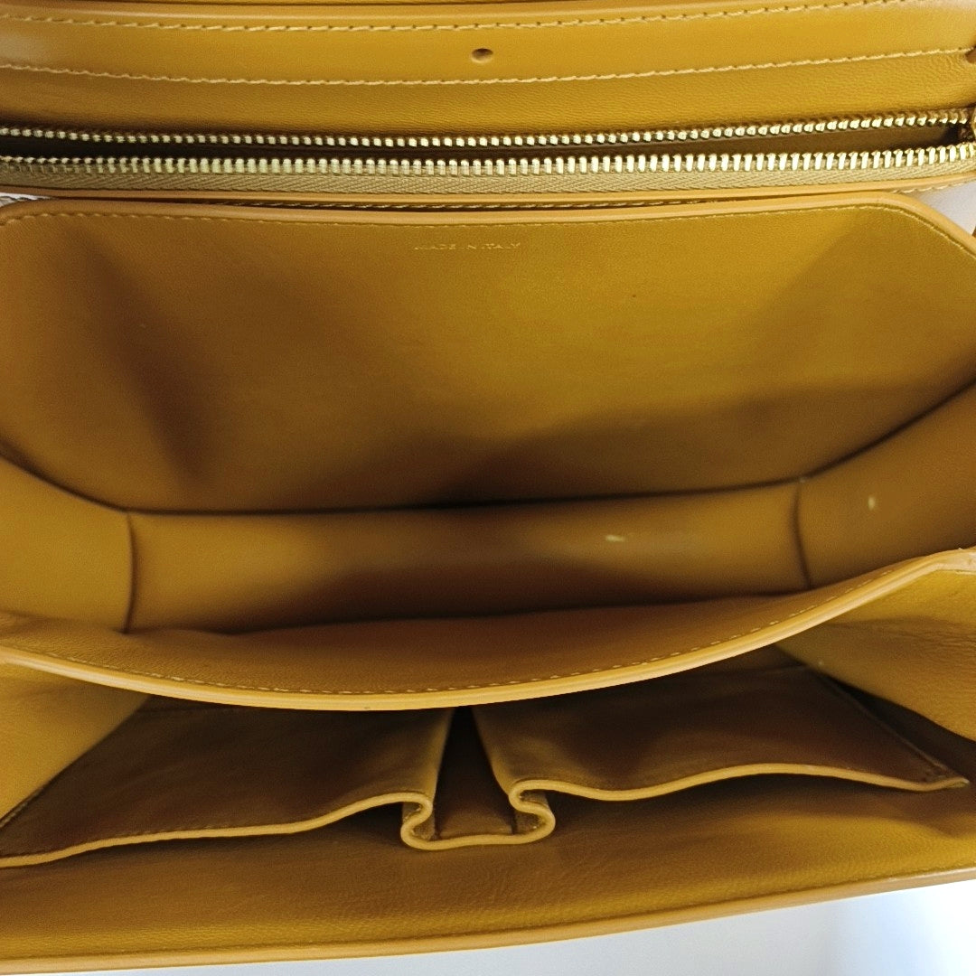 CLASSIC BOX Medium Calfskin Yellow