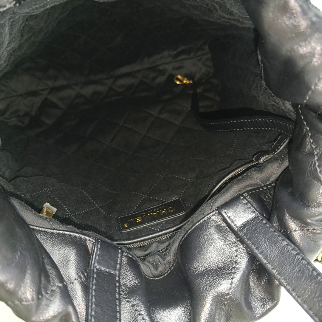 CHANEL 22 Small Quilted Calfskin Black