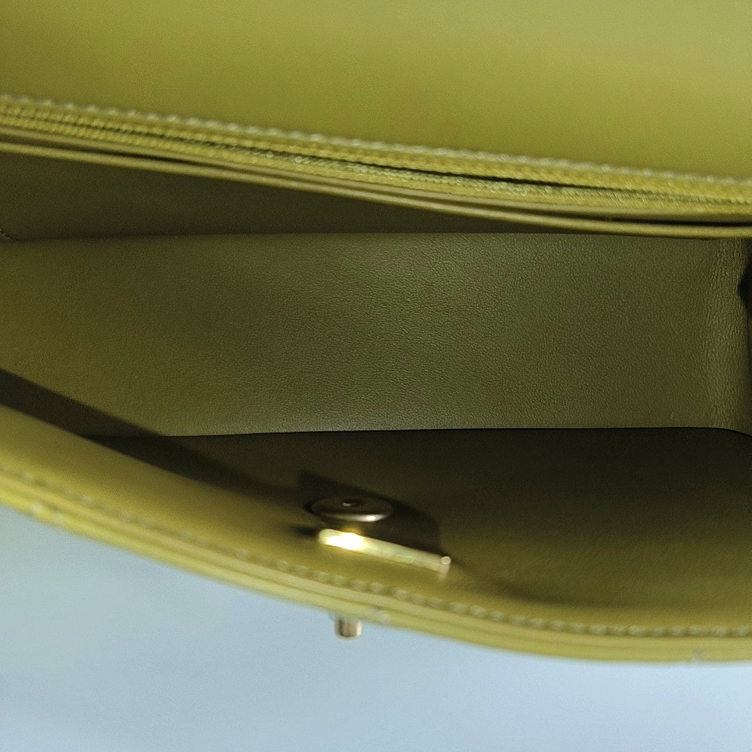 Authenticated pre-owned  COCO HANDLE Quilted Lambskin Green - Shoulder Bag at Looply