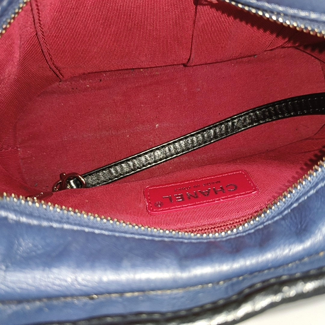 Authenticated pre-owned  GABRIELLE Quilted Calfskin Blue - Shoulder Bag at Looply