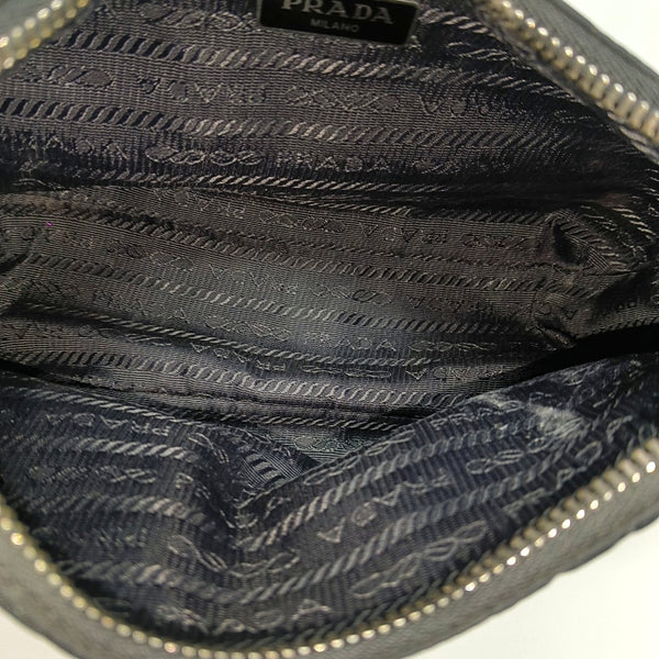 Authenticated pre-owned  Re-Edition2005 Nylon Black - Crossbody Bag at Looply