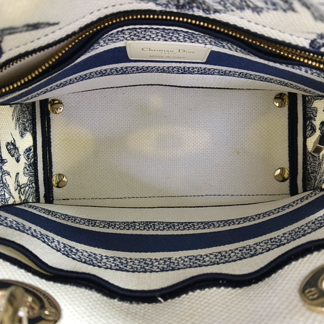 Lady Dior Medium Canvas White