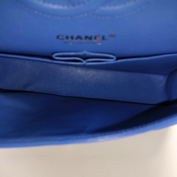 CLASSIC FLAP Medium Quilted Lambskin Blue