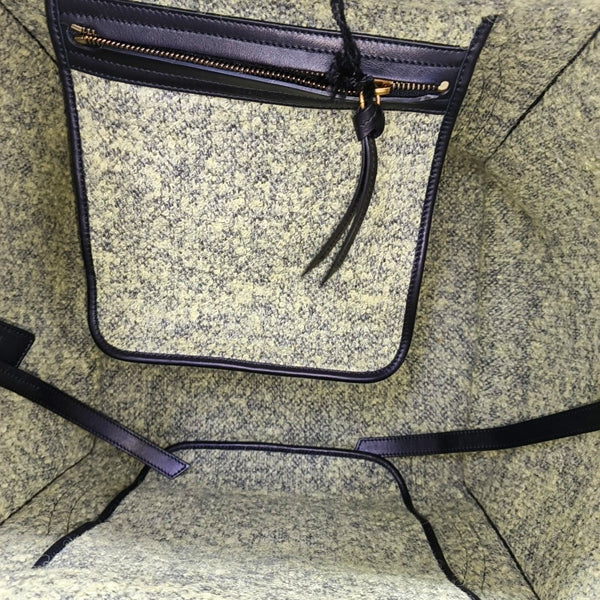 Authenticated pre-owned  LUGGAGE Felt Green - Top Handle Bag at Looply