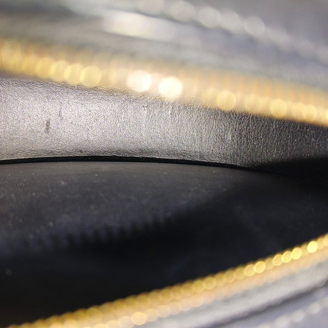 Authenticated pre-owned  TRIOMPHE Calfskin Black - Crossbody Bag at Looply