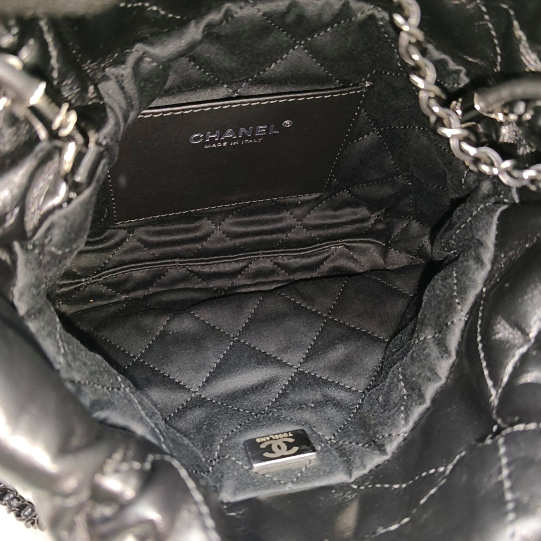 CHANEL 22 Mini Quilted Calfskin Black