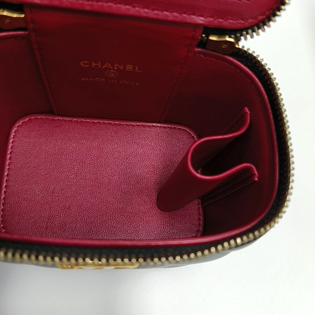 VANITY CASE Mini Quilted Lambskin Black