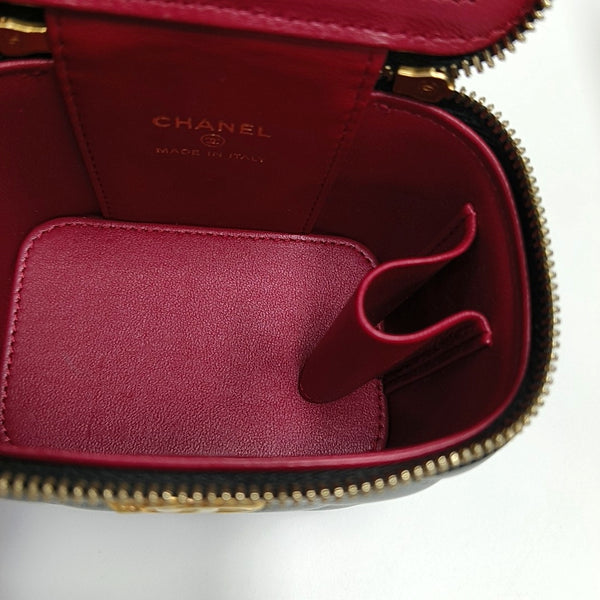 VANITY CASE Mini Quilted Lambskin Black