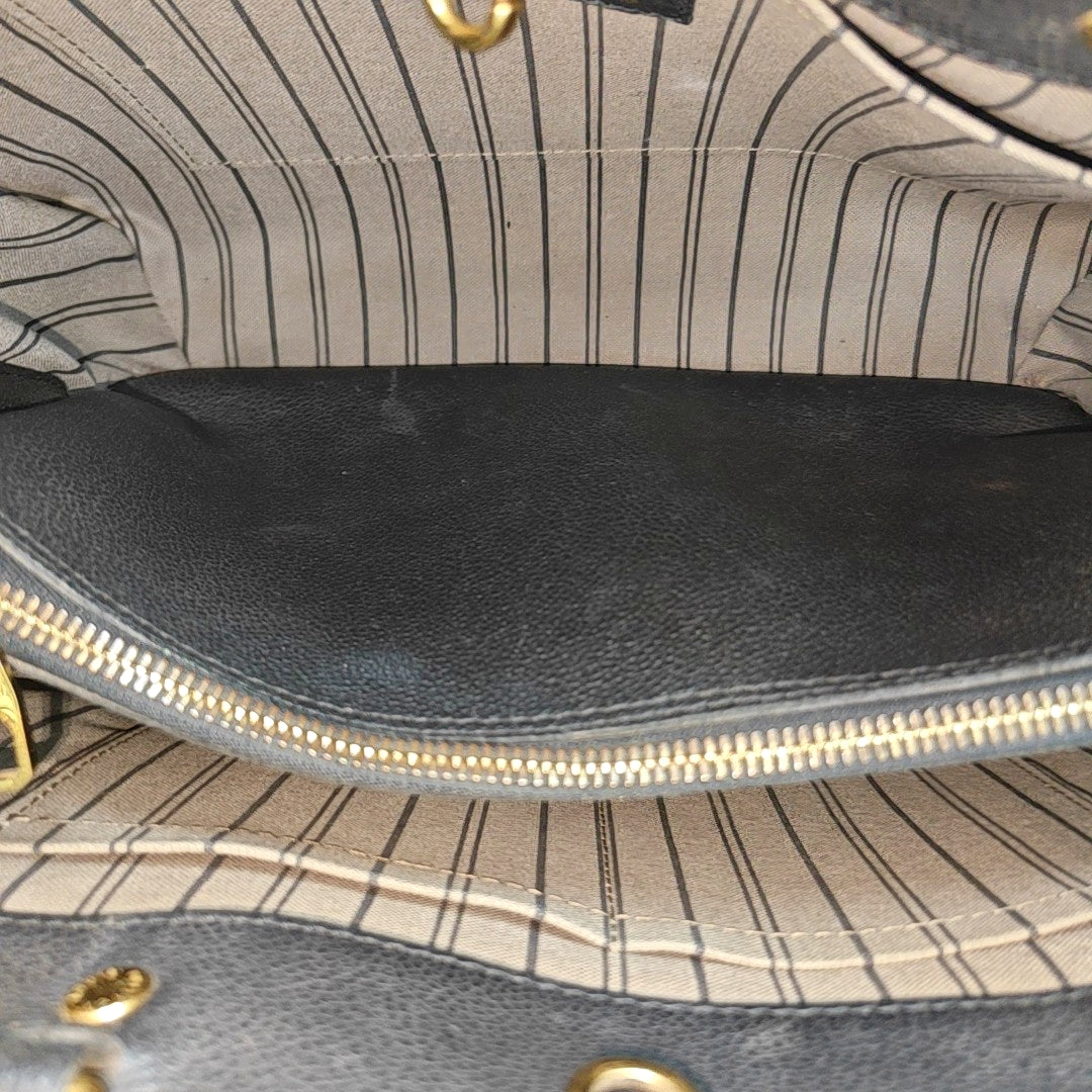 MONTAIGNE MM Monogram Calfskin Black