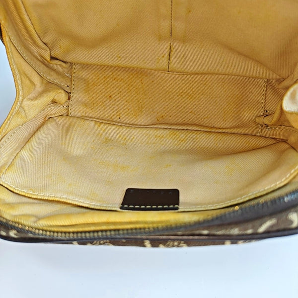 Canvas Brown