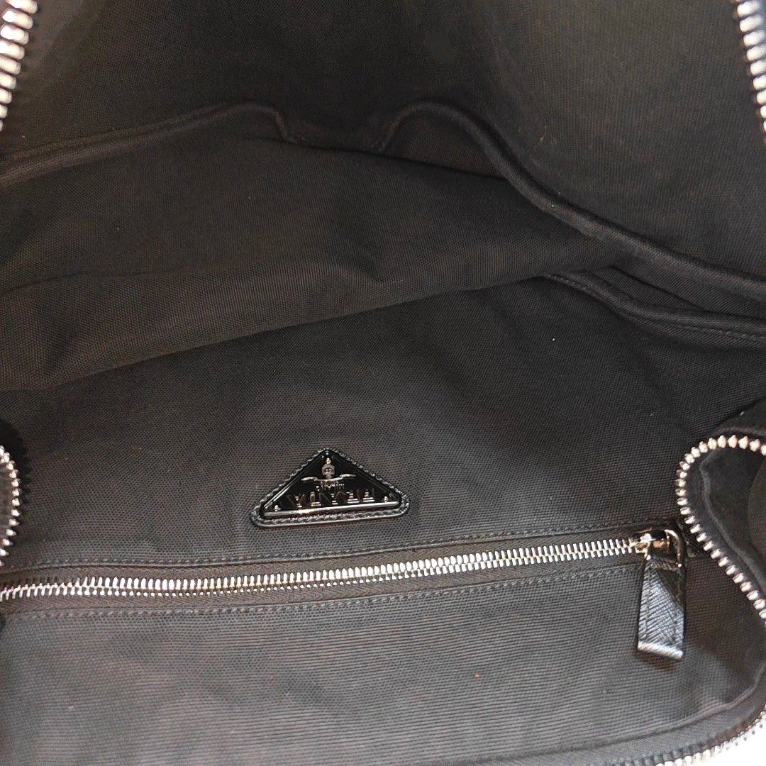 Authenticated pre-owned  Triangle Canvas Black - Shoulder Bag at Looply