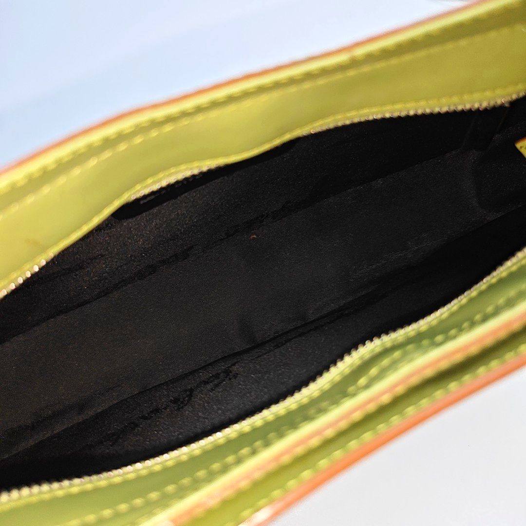 Clasp Hobo Calfskin Green