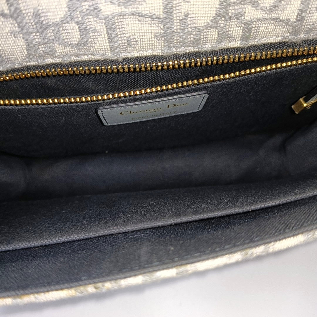 30 Montaigne Medium Oblique Canvas Gray