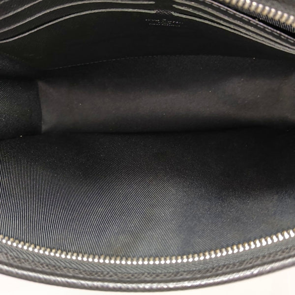 Pochette Voyag MM Calfskin Black