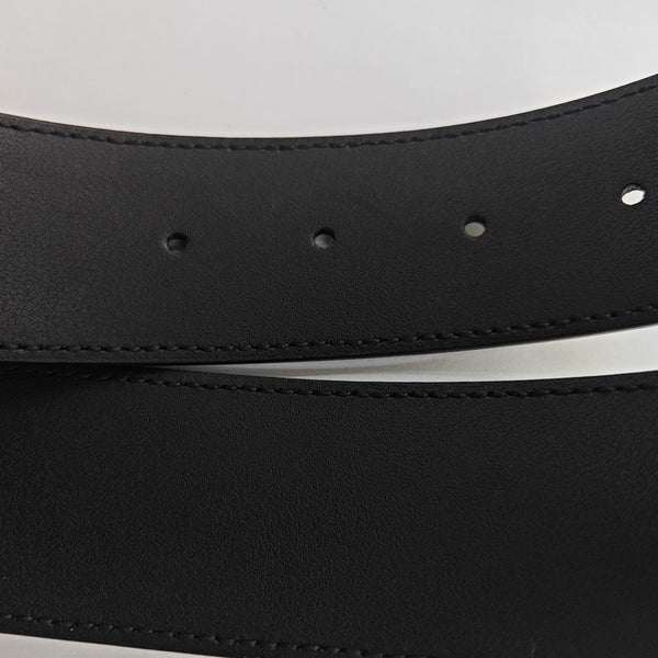 Cinturón de cuero negro