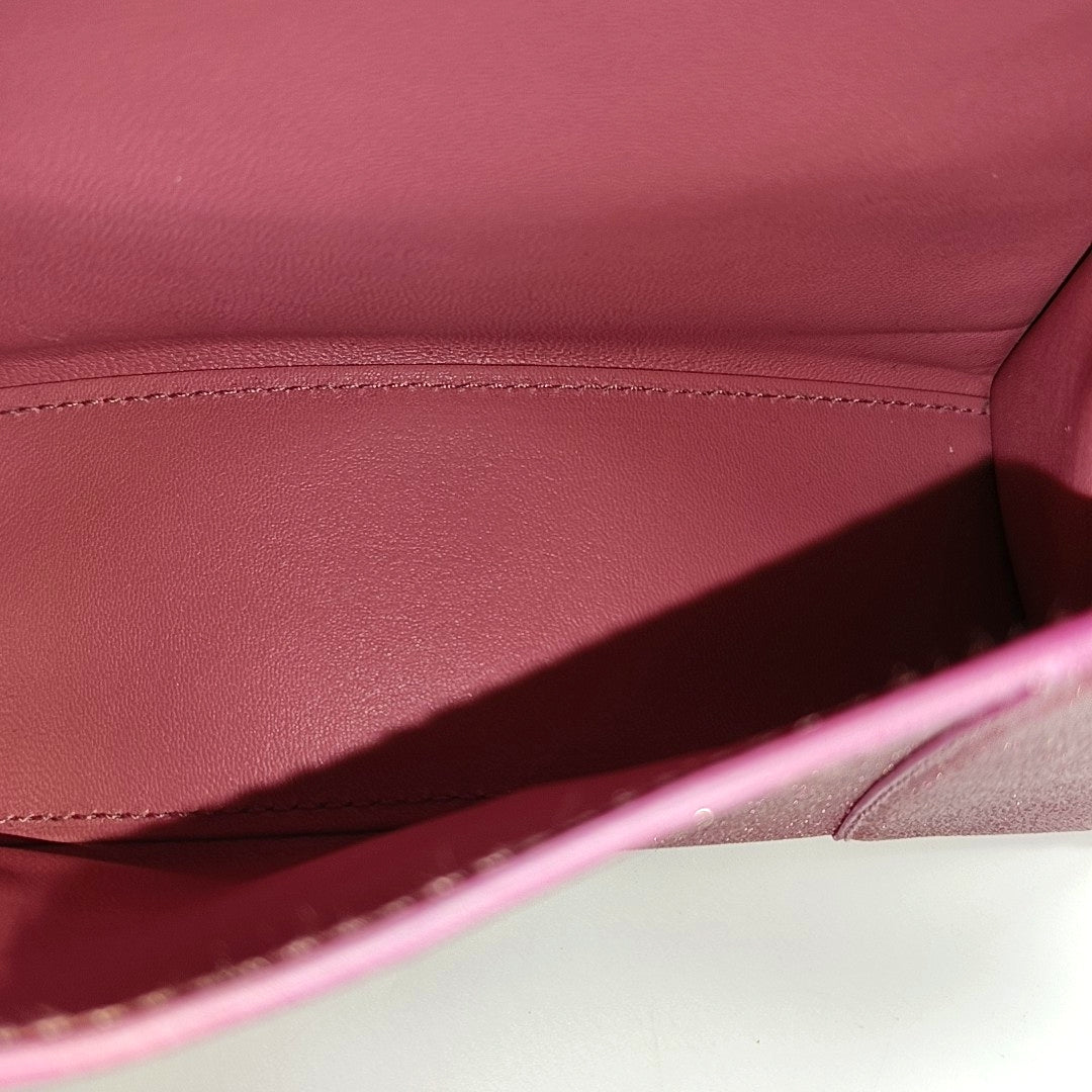 Authenticated pre-owned  Hourglass XS Quilted Calfskin Pink - Shoulder Bag at Looply