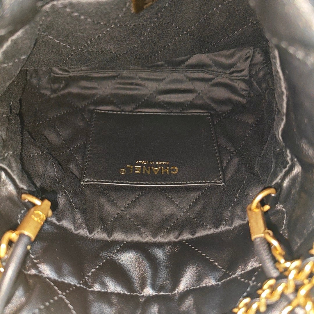 CHANEL 22 Mini Quilted Calfskin Black