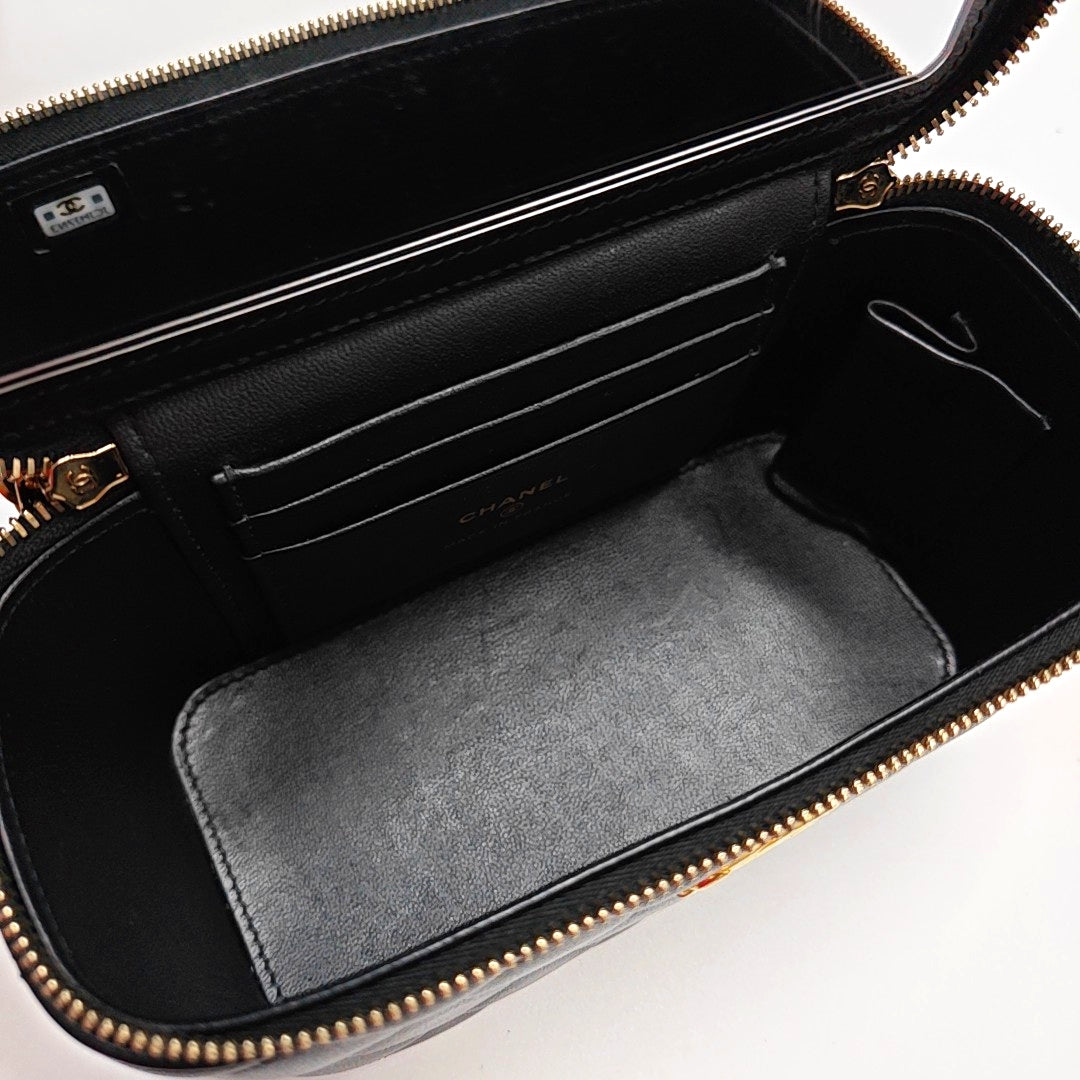 VANITY CASE Small Quilted Lambskin Black