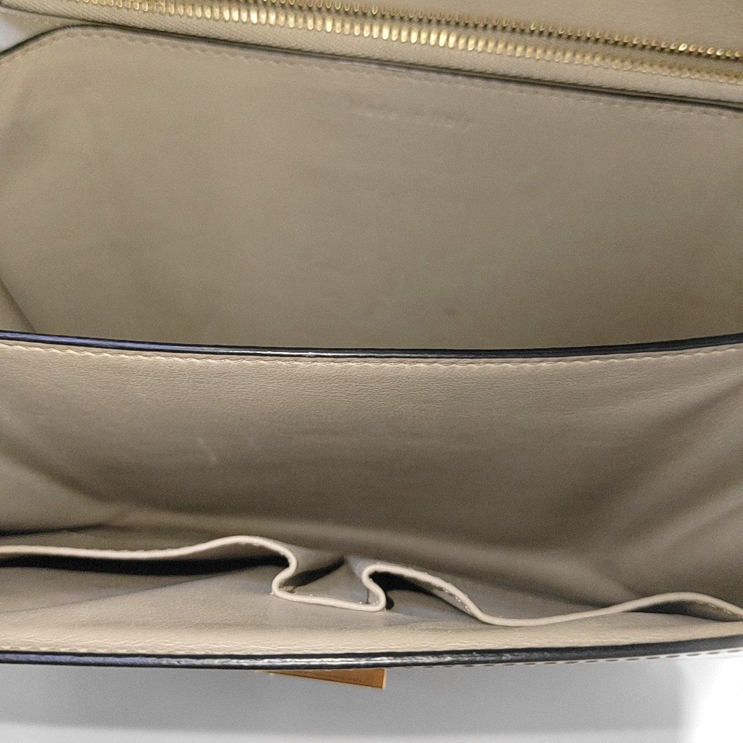 Authenticated pre-owned  CLASSIC BOX Medium Calfskin Beige - Shoulder Bag at Looply