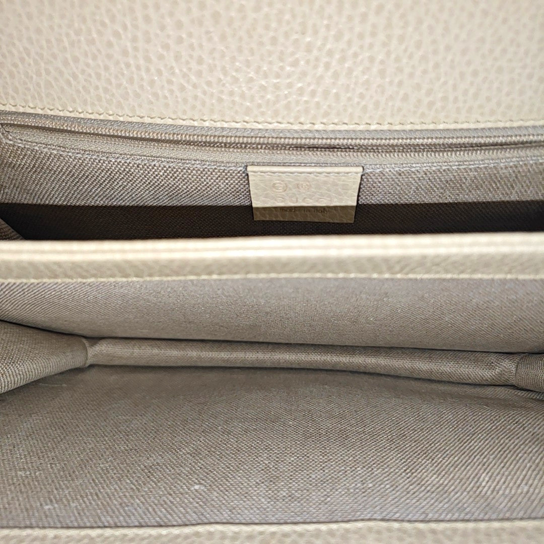 Interlocking G Large Calfskin Beige