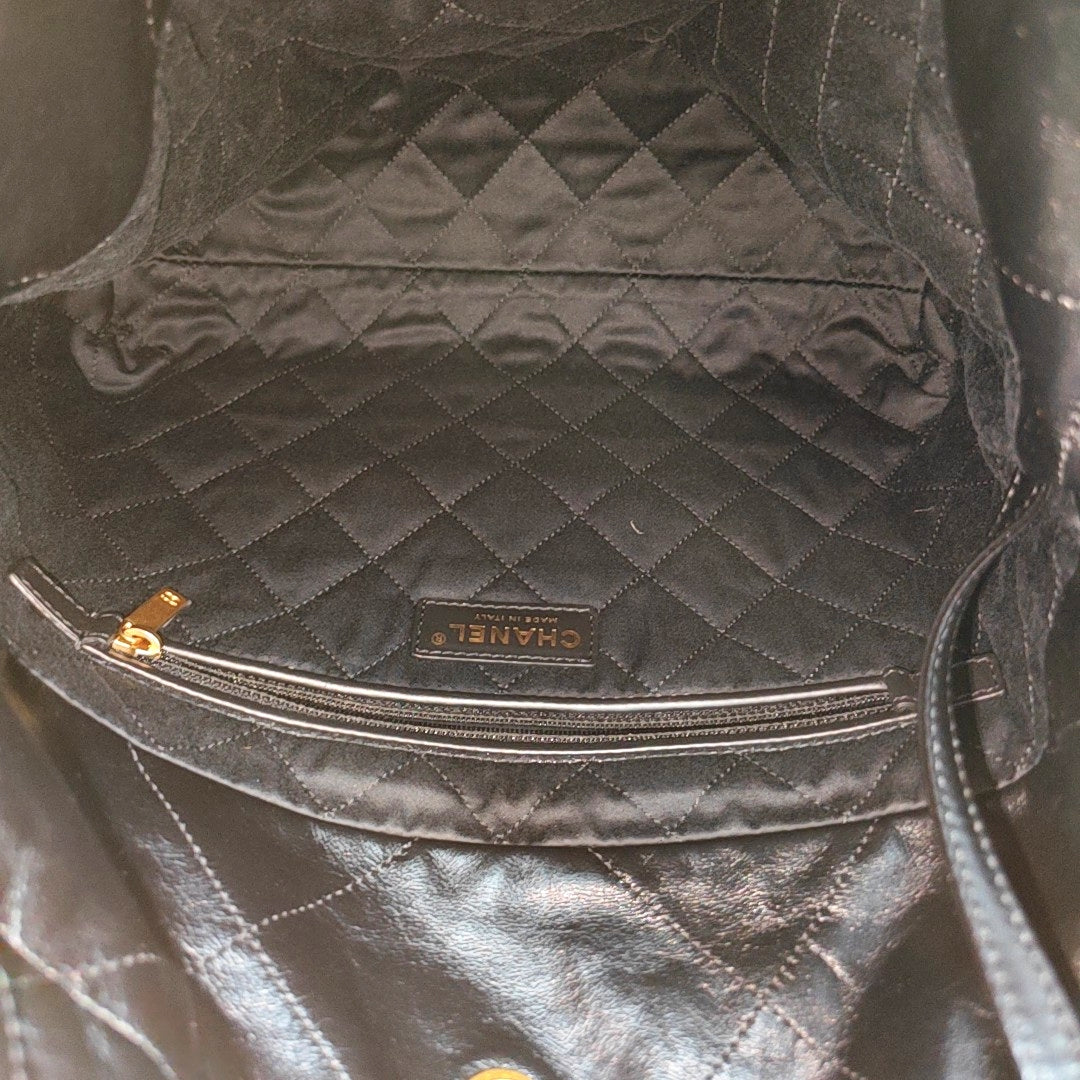 CHANEL 22 Small Quilted Calfskin Black