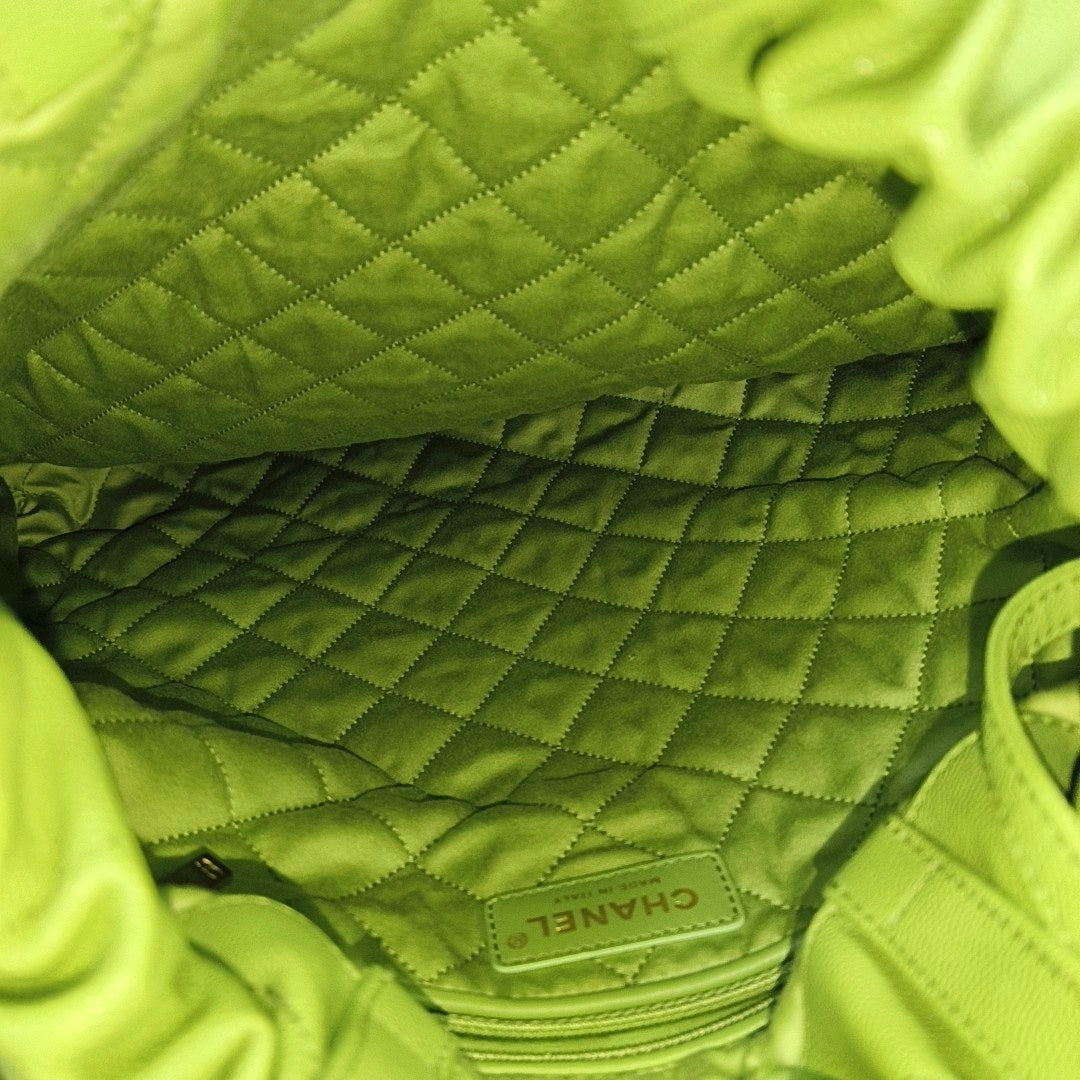 CHANEL 22 Small Quilted Calfskin Green