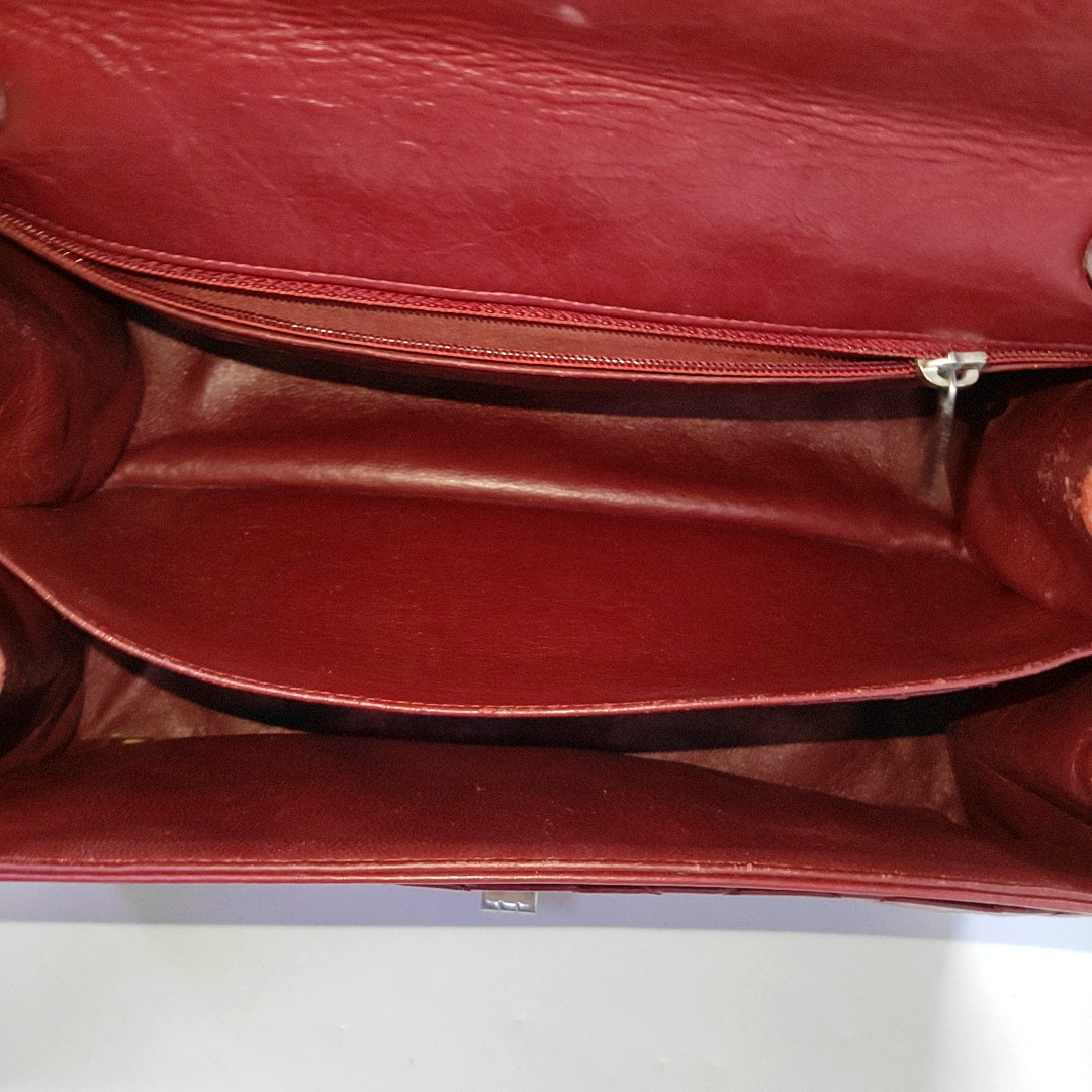 Authenticated pre-owned  2.55 Quilted Calfskin Red - Shoulder Bag at Looply