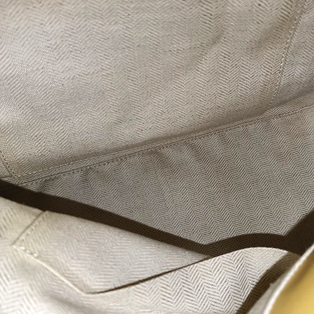 Puzzle Medium Calfskin Yellow