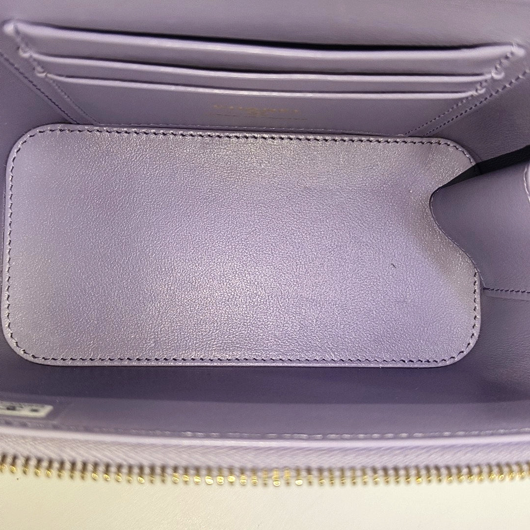 ESTUCHE DE TOCADOR Piel de cordero acolchada Morado
