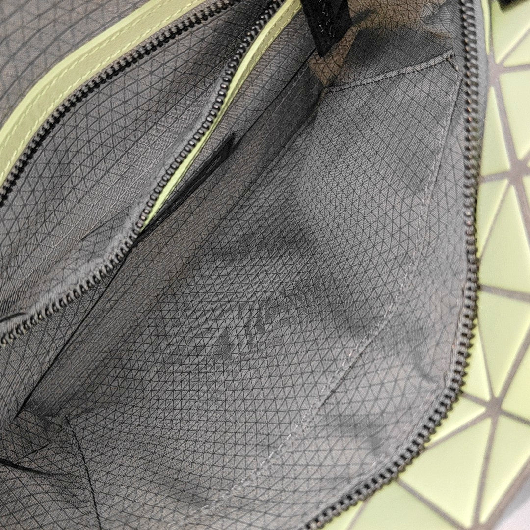 Special Material Tote Bag Green
