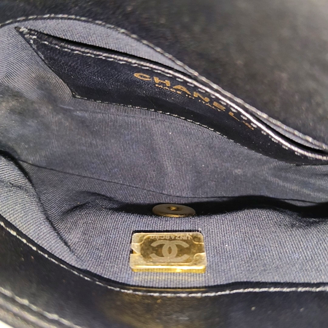 Authenticated pre-owned  CLASSIC FLAP Mini Quilted Lambskin Black - Top Handle Bag at Looply