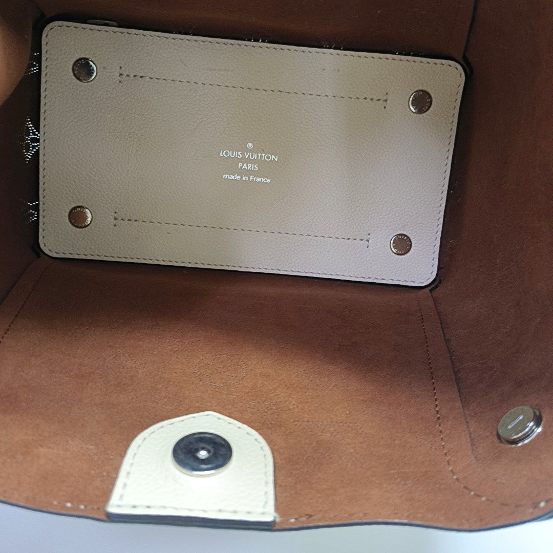 HINA PM Monogram Piel de becerro Beige