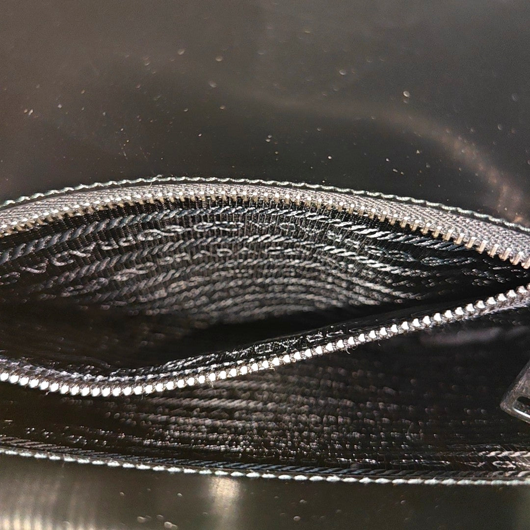 Re-Edition Leather Black