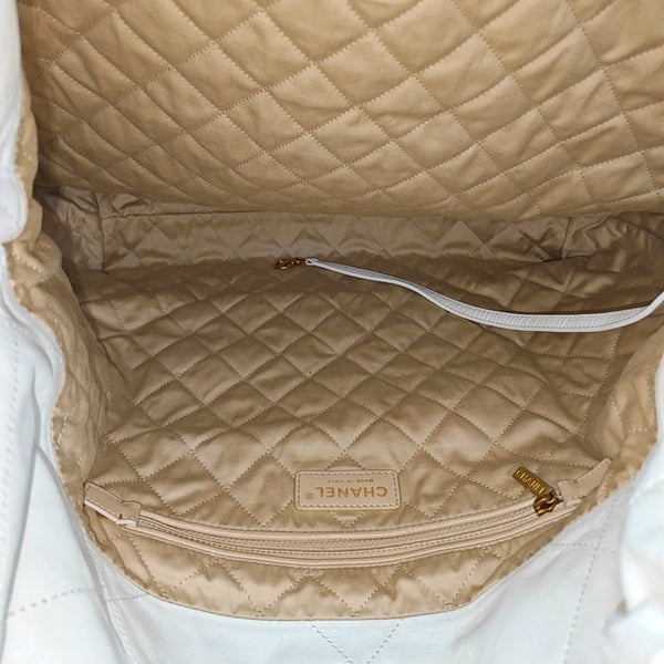 CHANEL 22 Piel de becerro acolchada grande blanca