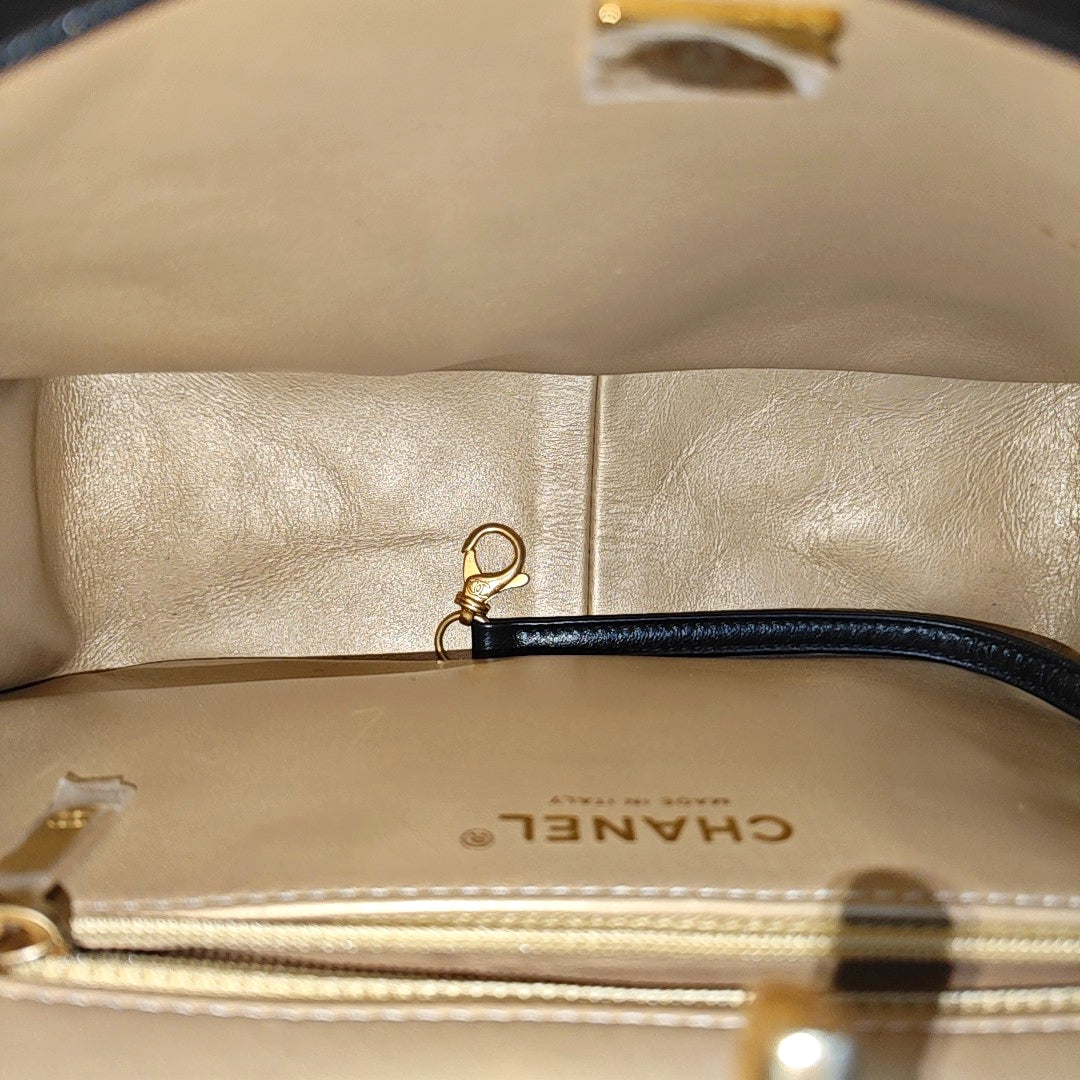 Quilted Lambskin Shoulder Bag Black