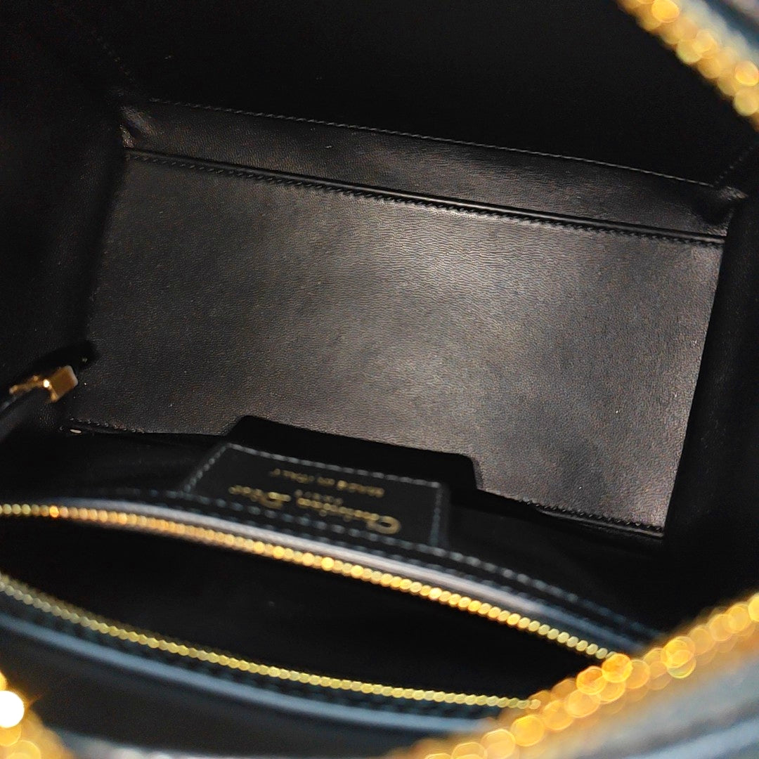 Groove 16 Cannage Calfskin Black